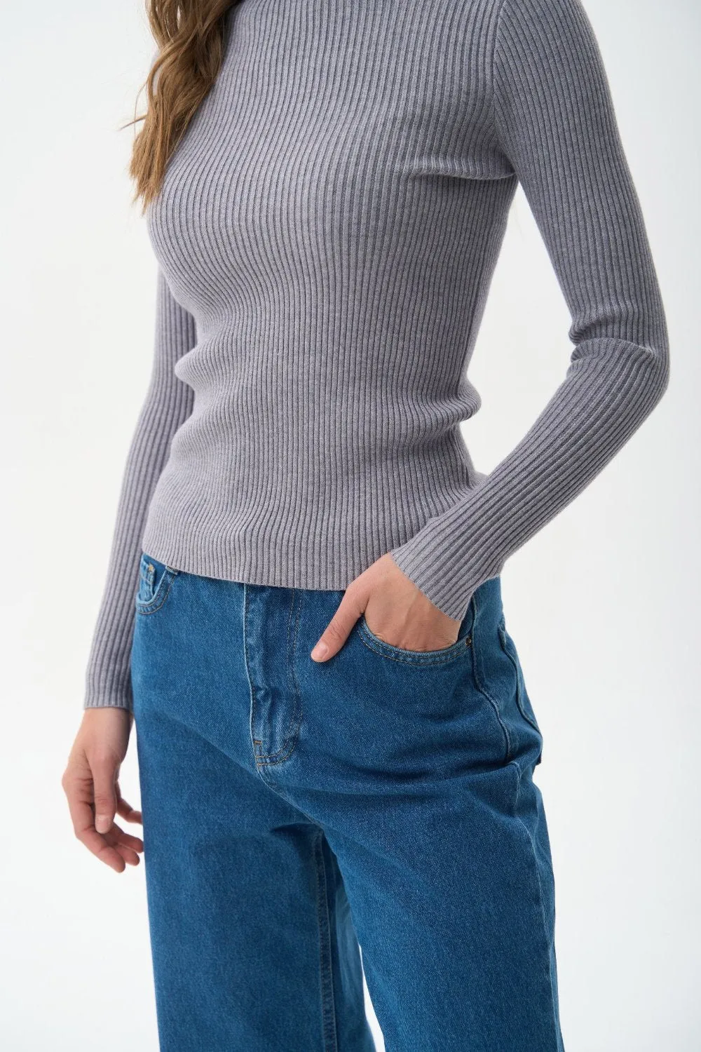 Ribbed turtleneck sweater in color grey